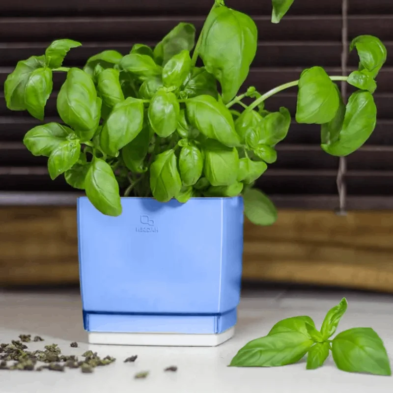 Kandiline lillepott Hagsen Square läikiva viimistluse ja varjatud vee ärajuhtimisega